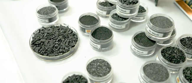 Charcoal in Toothpaste and Makeup – Why Activated Carbon Became a Hot Ingredient in Beauty and Wellness