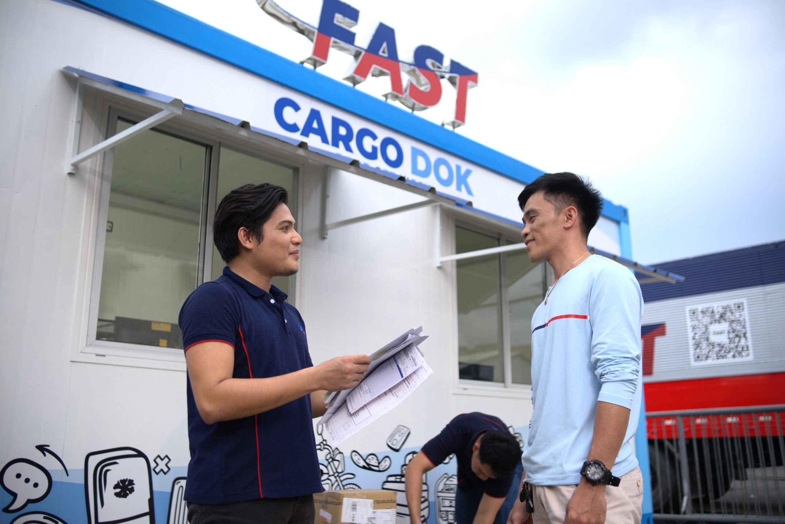 man receiving packages for manila to cebu cargo delivery